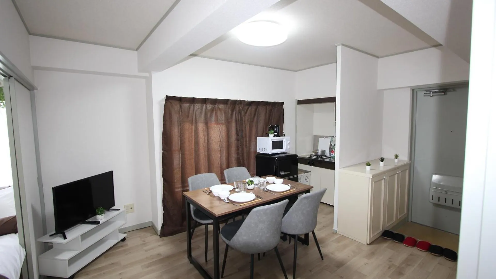 Luana Arai Apartment Tokyo