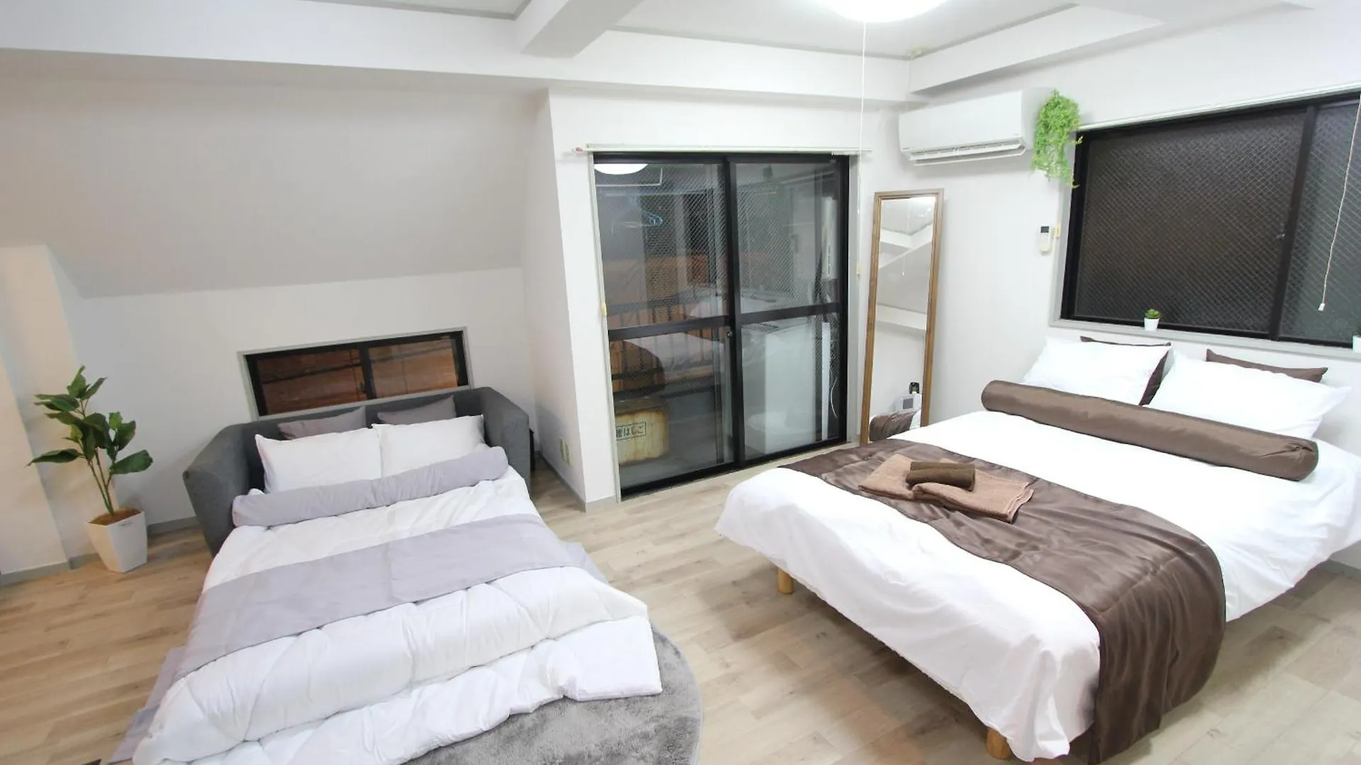 Luana Arai Apartment Tokyo